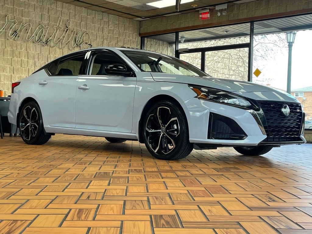 Used 2024 Nissan Altima 2.5 SR w/ SR Premium Package image 8