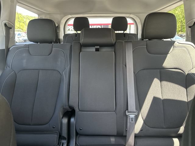 Used 2023 Jeep Grand Cherokee L Laredo AWD/4WD image 27
