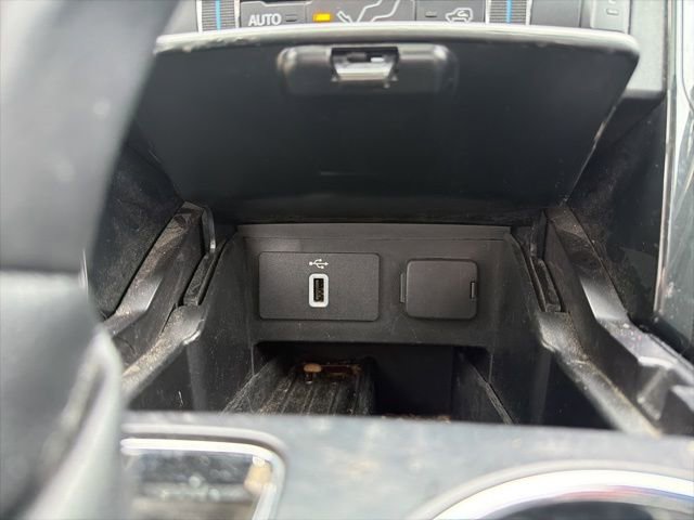 Used 2018 Ford Explorer XLT w/ Equipment Group 202A image 32