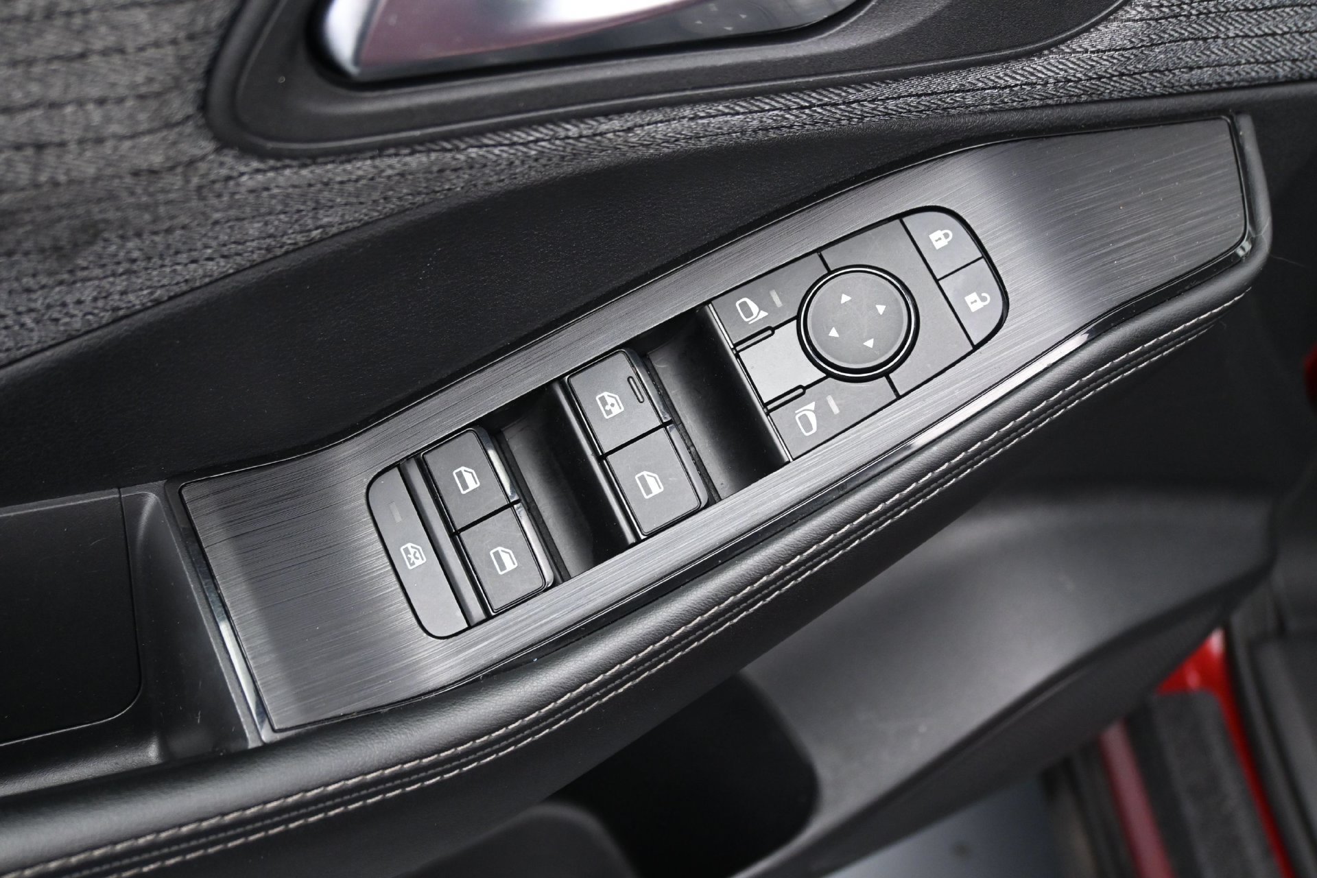Used 2023 Nissan Rogue SV AWD/4WD image 18