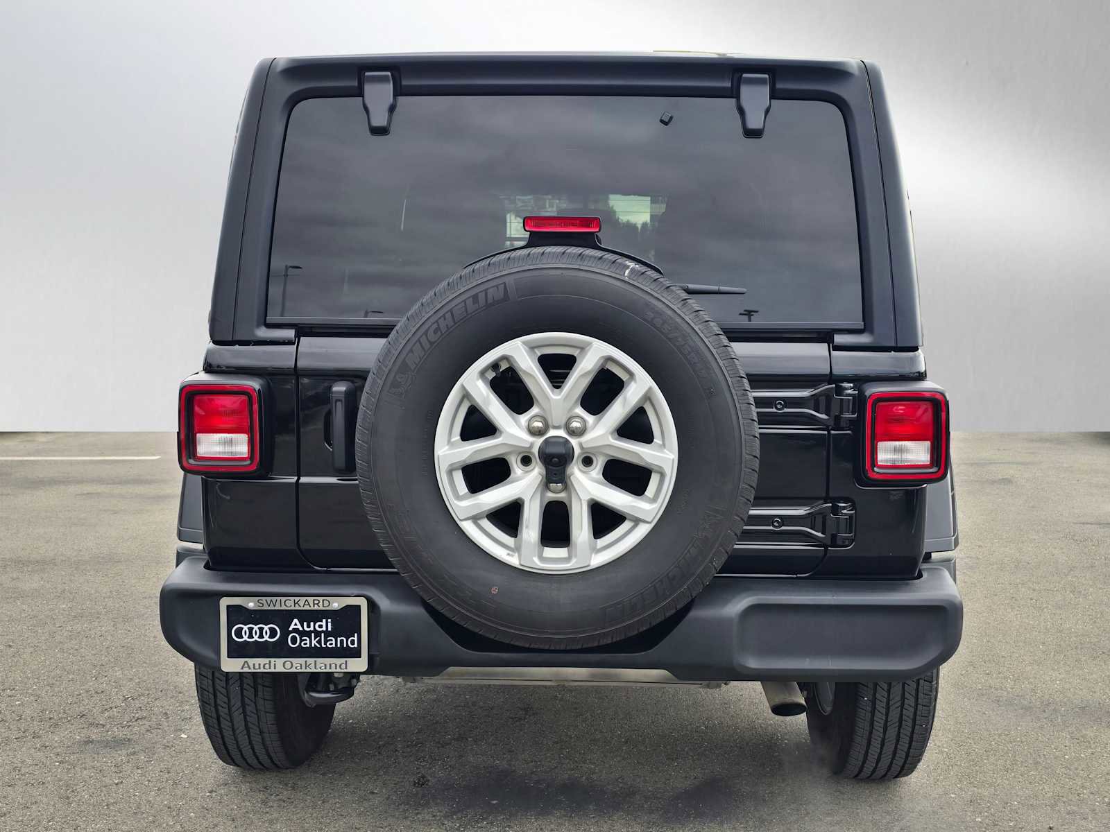 Used 2023 Jeep Wrangler Sport S image 4