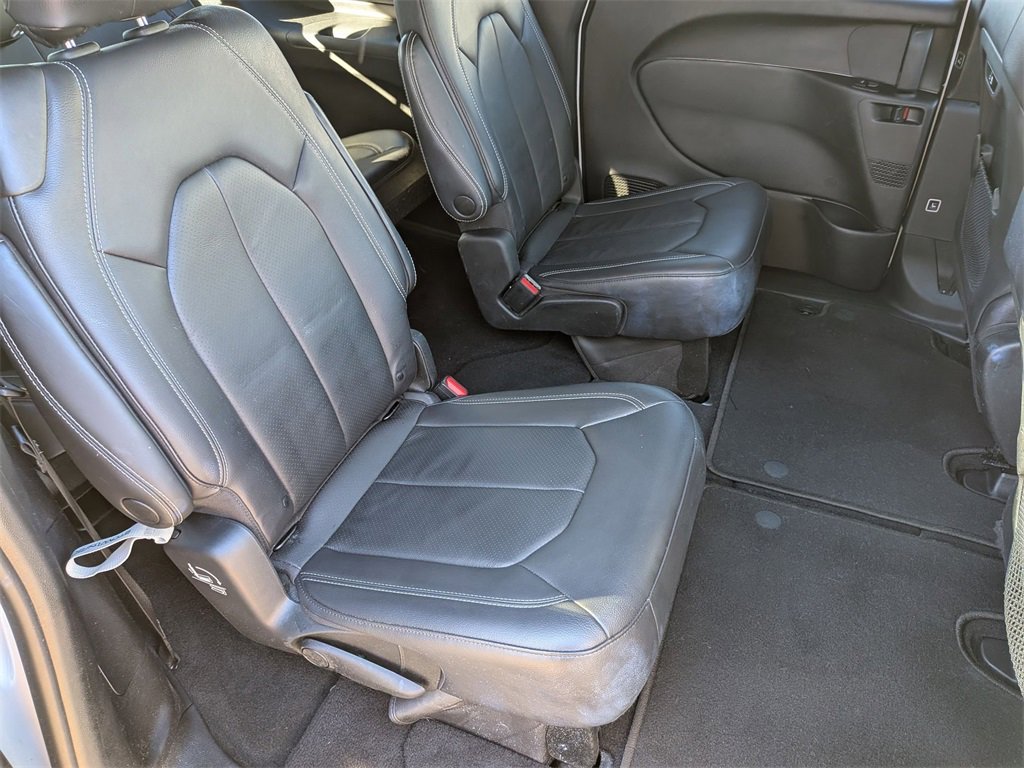 Used 2022 Chrysler Pacifica Touring-L w/ S Appearance Package image 24