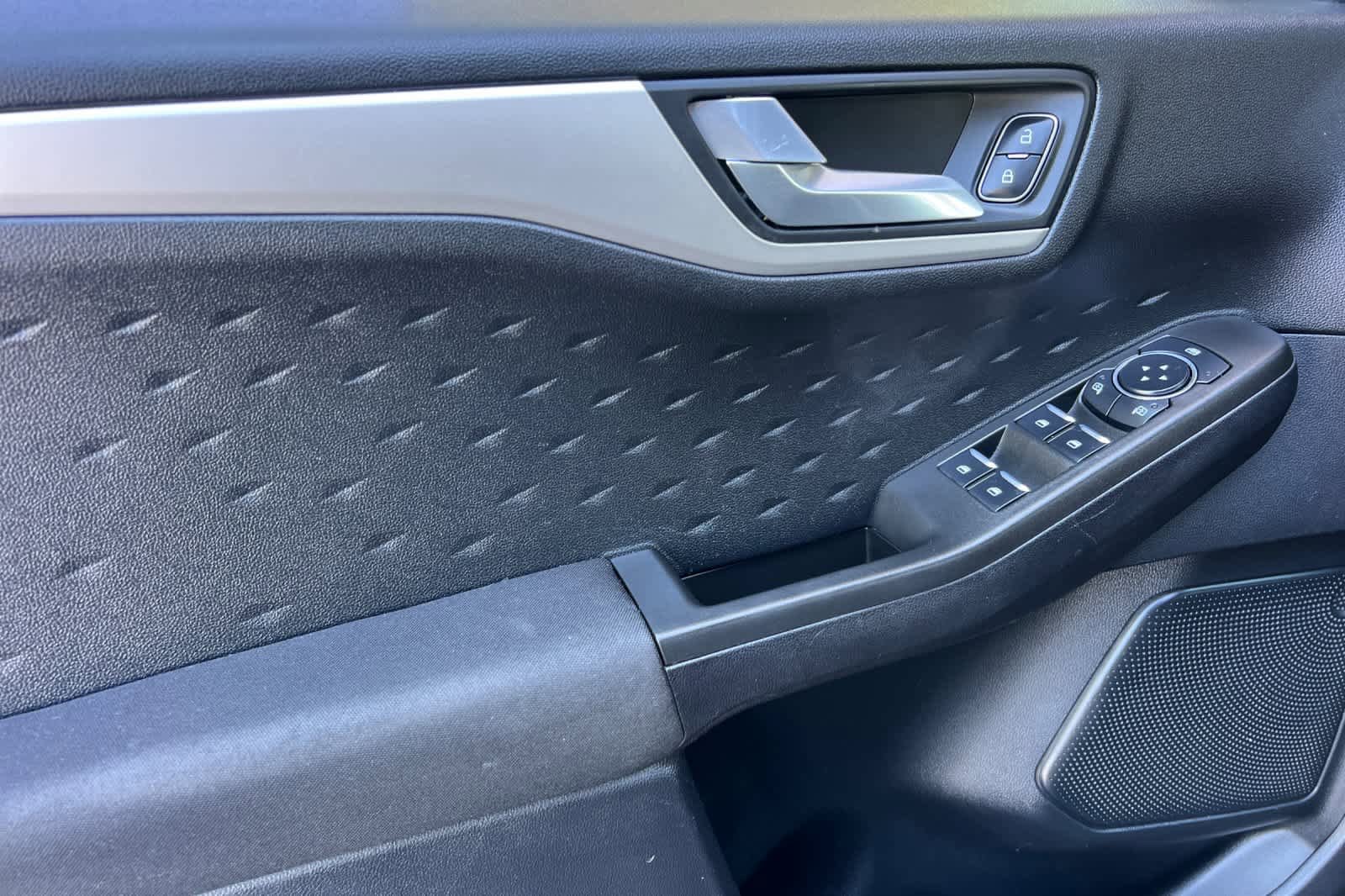 Used 2020 Ford Escape SE FWD image 12