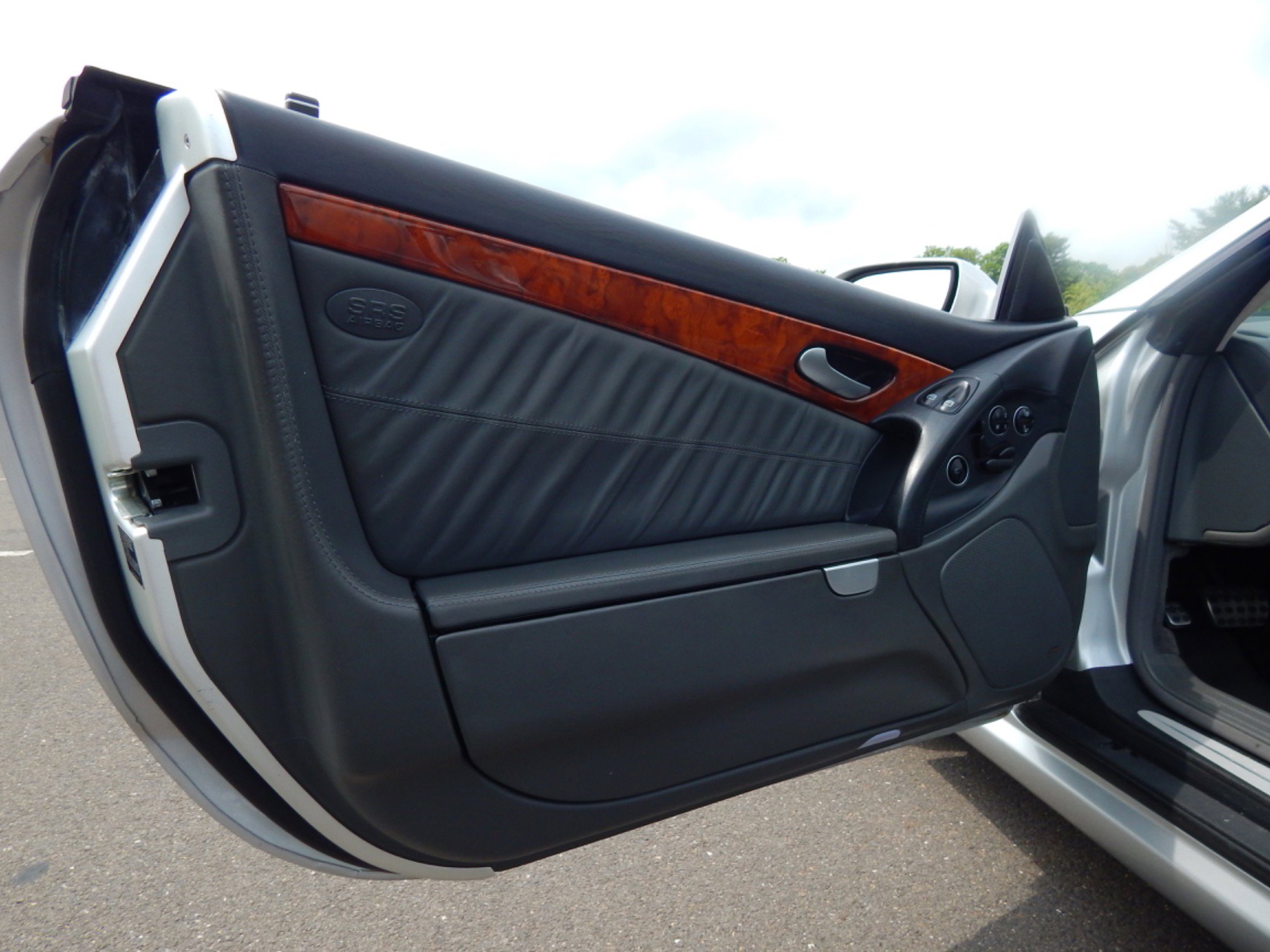 Used 2005 Mercedes-Benz SL 600 w/ AMG Sport Pkg image 32