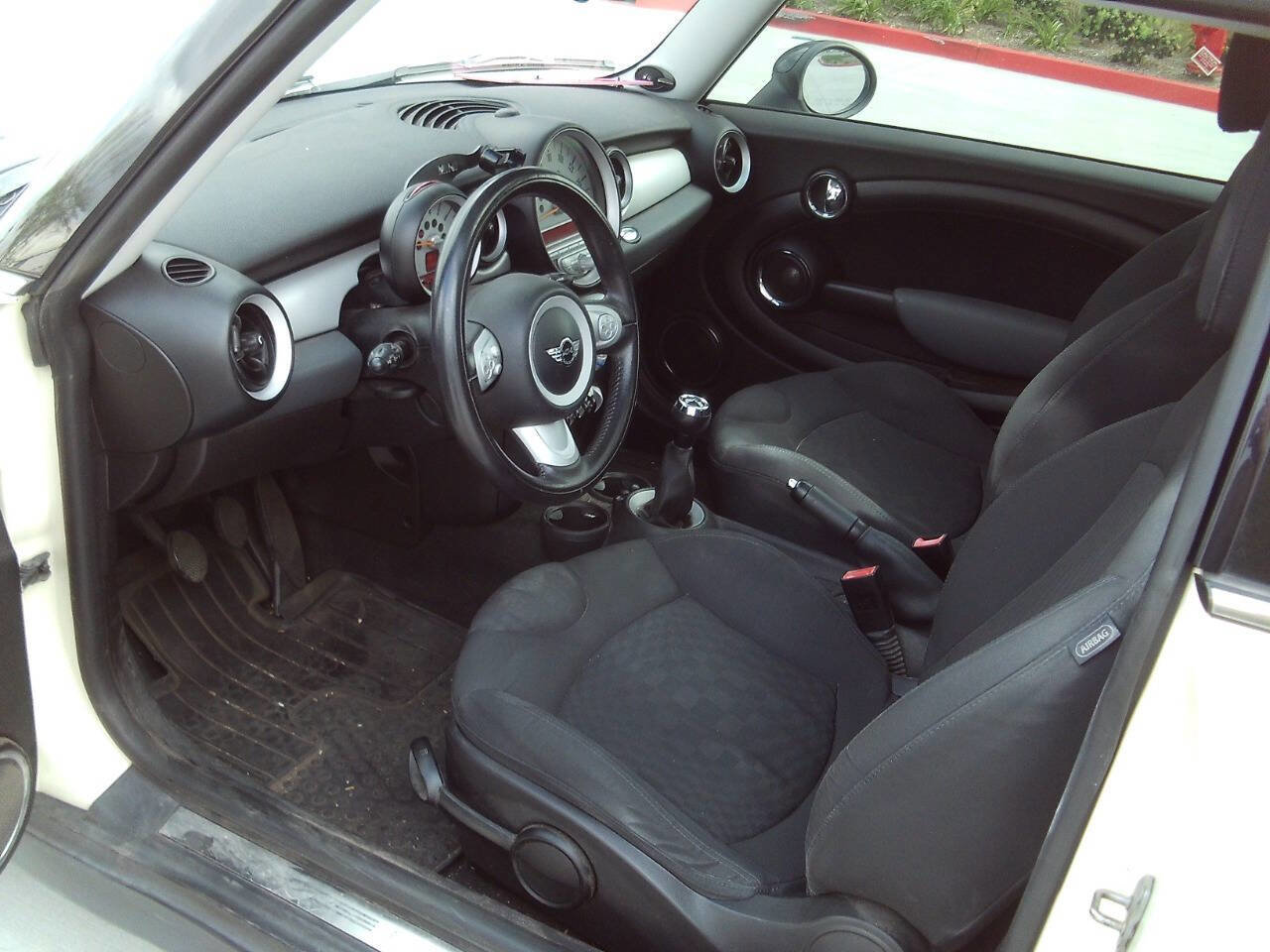 Used 2010 MINI Cooper Hardtop image 15