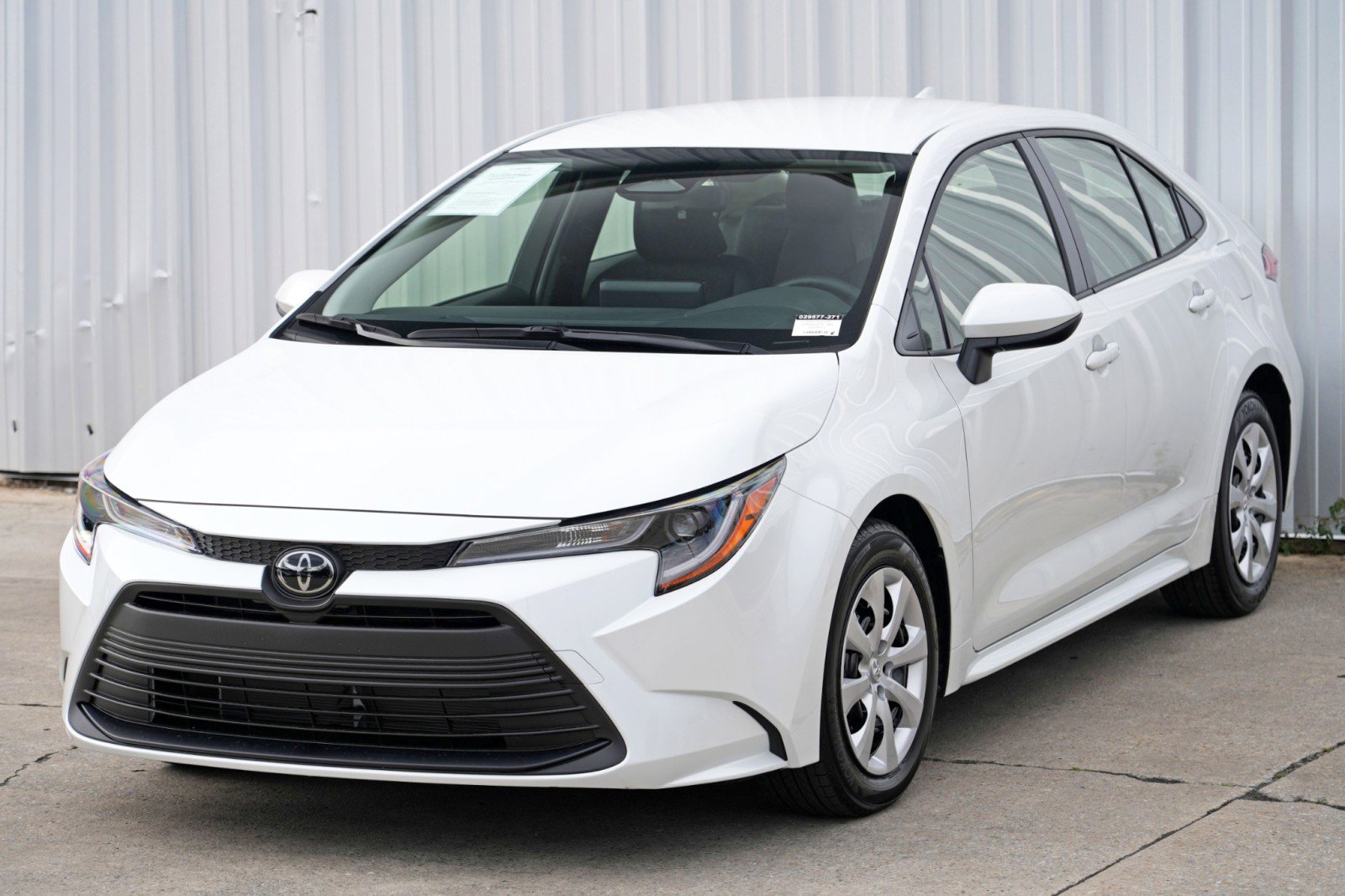 Used 2025 Toyota Corolla LE image 39