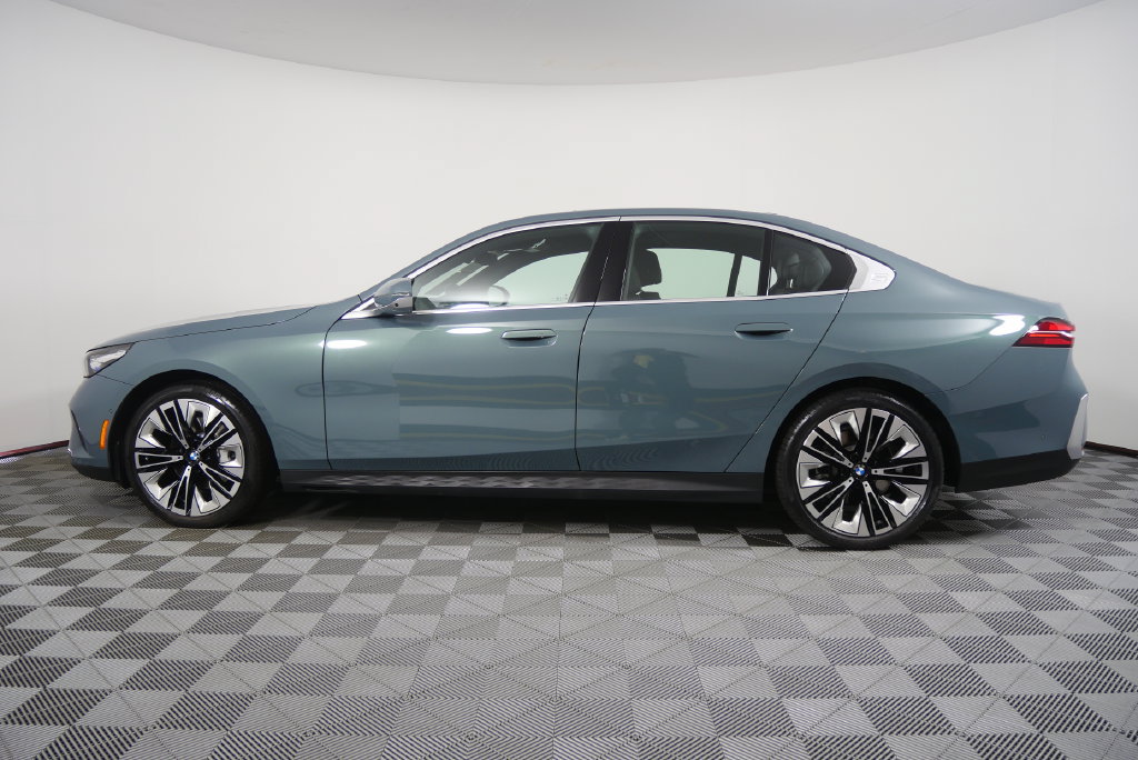 Certified 2026 BMW 530i RWD image 2