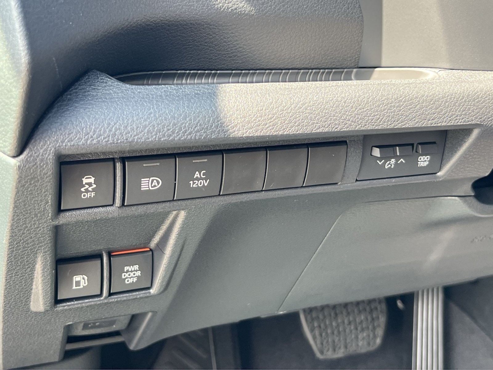 New 2026 Toyota Sienna XLE Woodland Edition AWD/4WD image 23