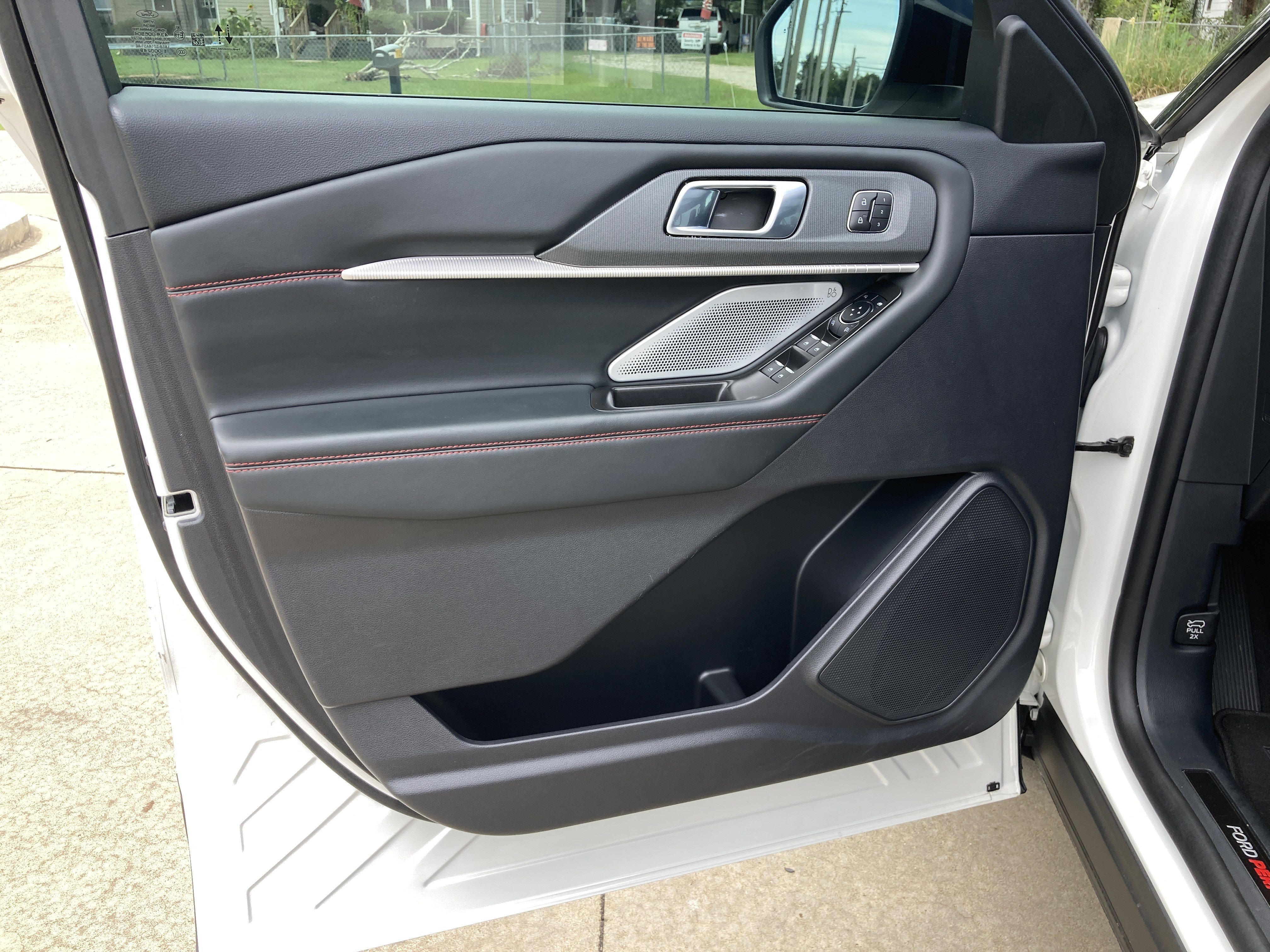 Used 2025 Ford Explorer ST AWD/4WD image 16