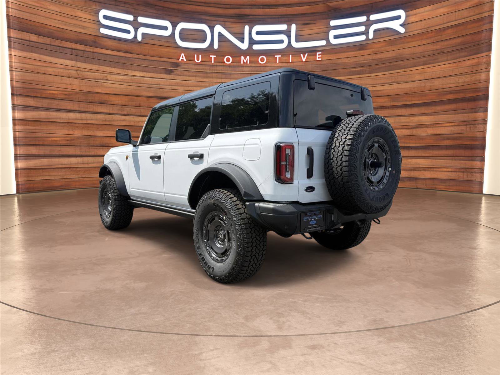 New 2025 Ford Bronco Badlands image 3