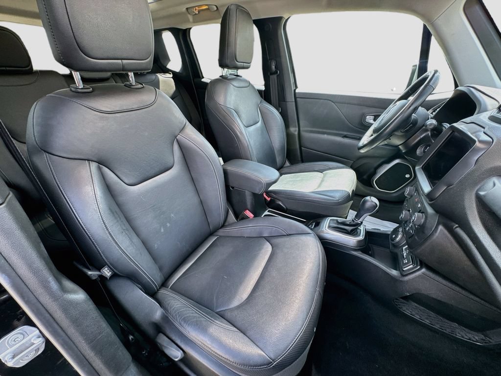 Used 2018 Jeep Renegade Limited w/ UConnect 8.4 Nav Group AWD/4WD image 31