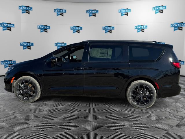 New 2026 Chrysler Pacifica Select w/ S Appearance Package image 2