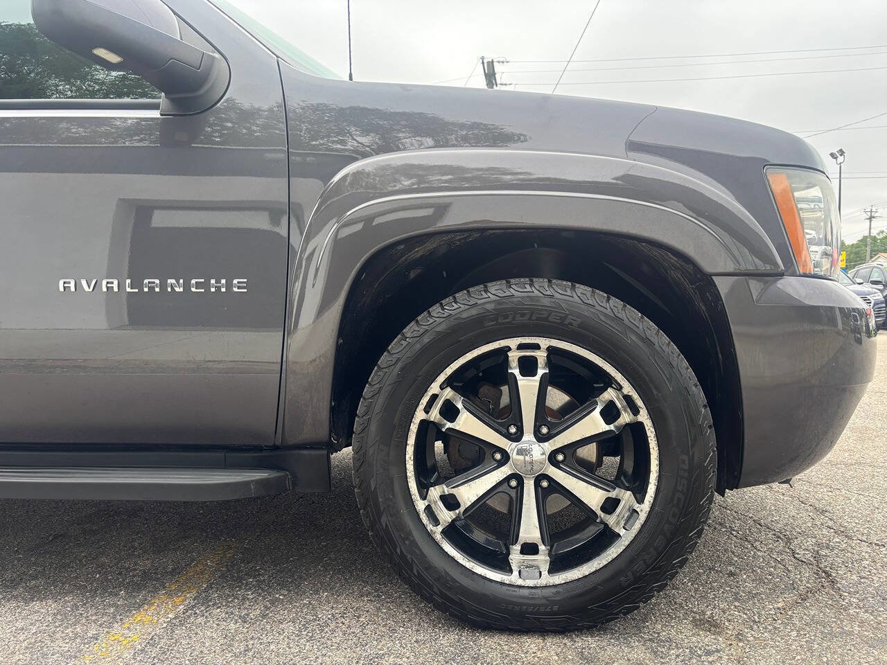 Used 2010 Chevrolet Avalanche LT w/ Luxury Package AWD/4WD image 5