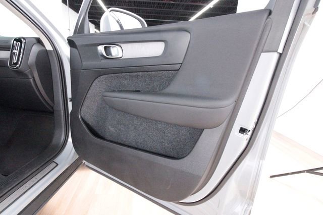 Certified 2025 Volvo XC40 B5 Plus w/ Protection Package Premier AWD/4WD image 24