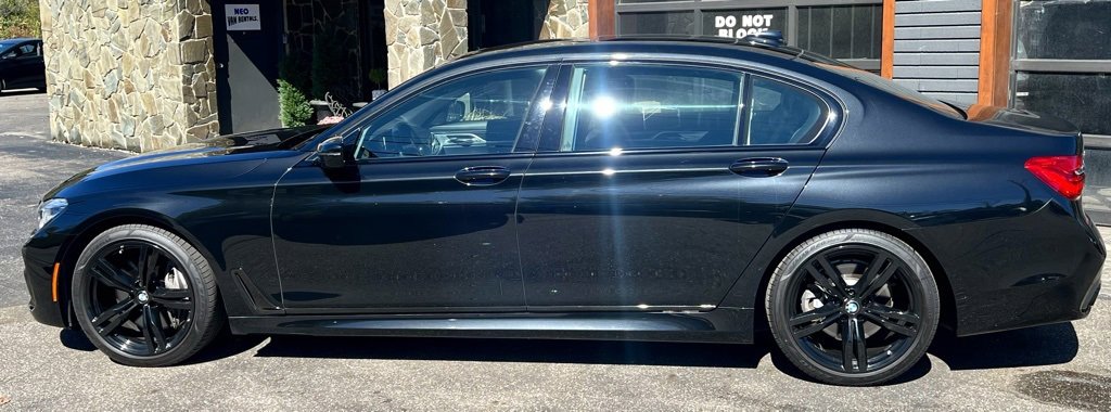 Used 2018 BMW 750i xDrive image 2