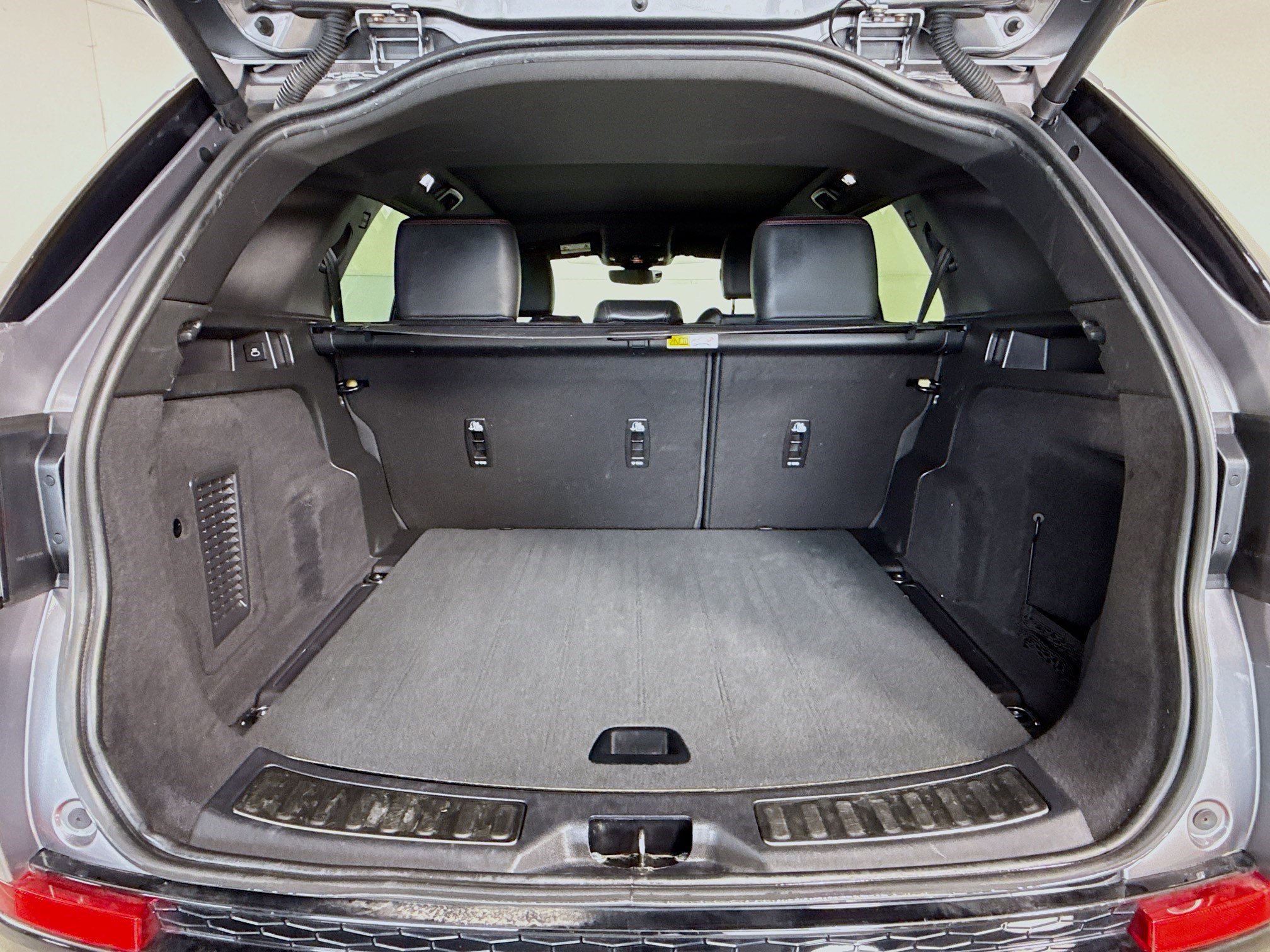 Used 2023 Land Rover Discovery Sport S R-Dynamic image 33