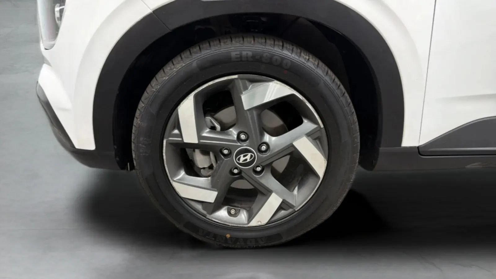 Used 2025 Hyundai Venue SEL FWD image 28