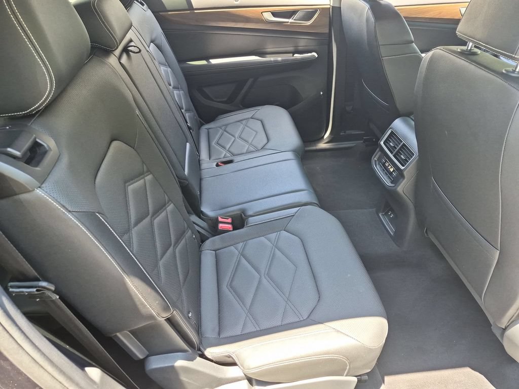 Used 2025 Volkswagen Atlas SE FWD image 30