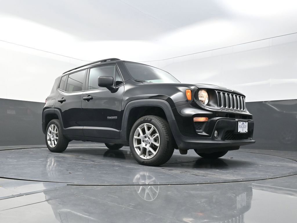 Used 2023 Jeep Renegade Latitude w/ Premium Group image 21