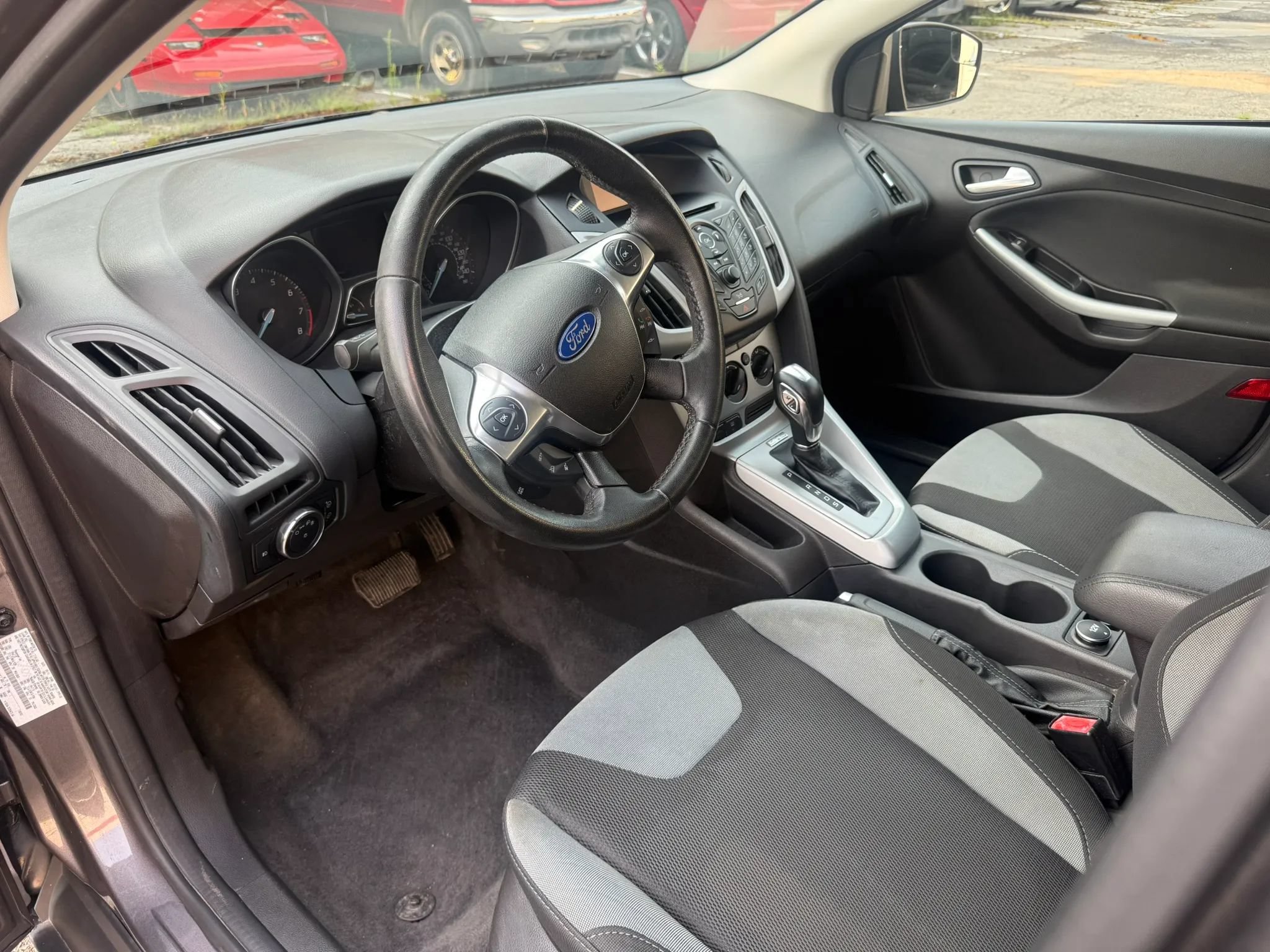 Used 2012 Ford Focus SE FWD image 12
