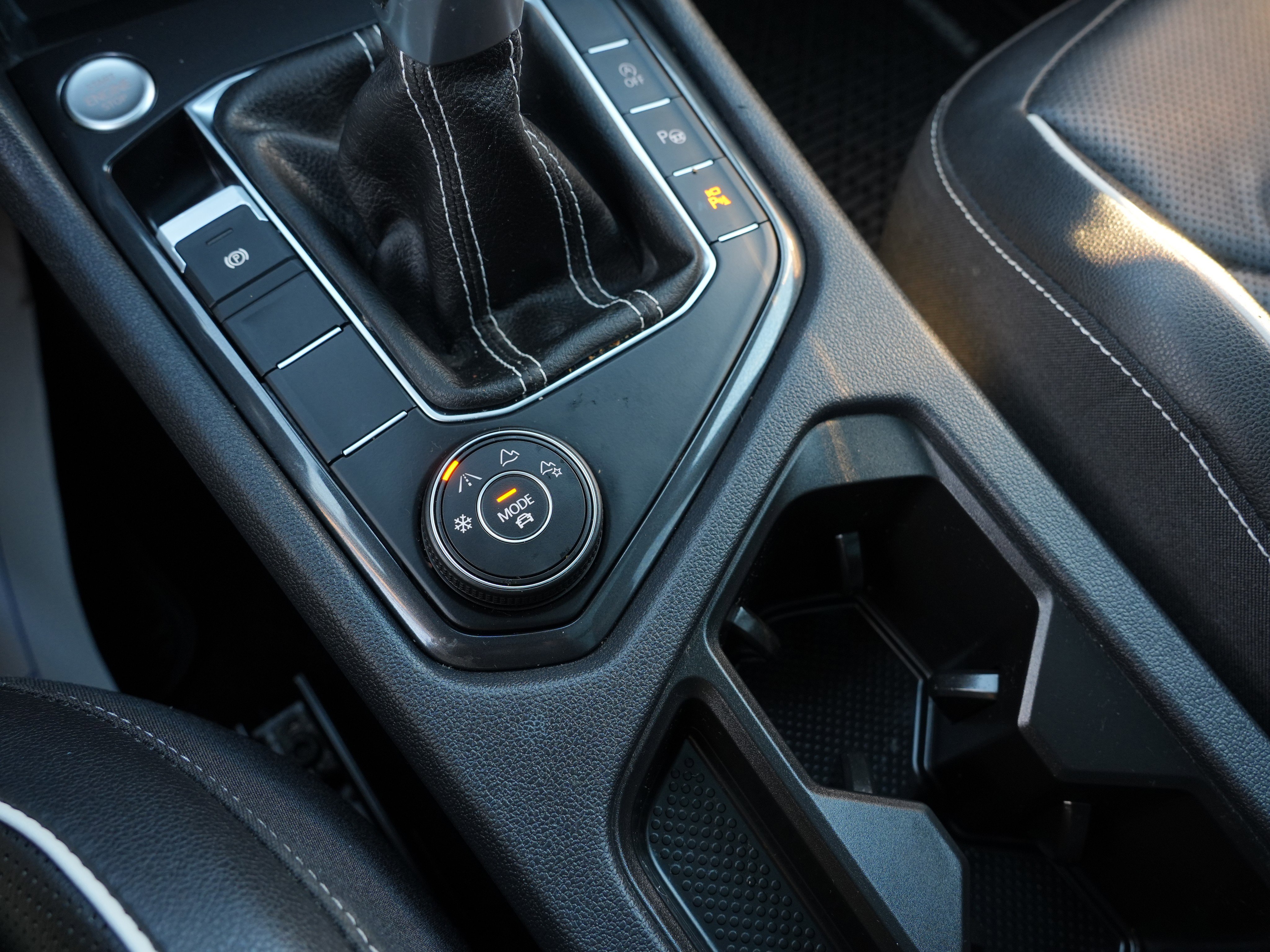 Used 2023 Volkswagen Tiguan SEL R-Line image 38