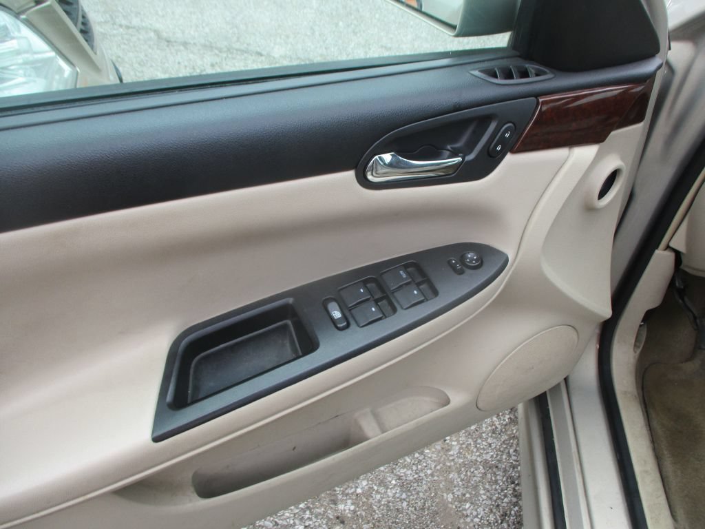 Used 2011 Chevrolet Impala LT FWD image 12