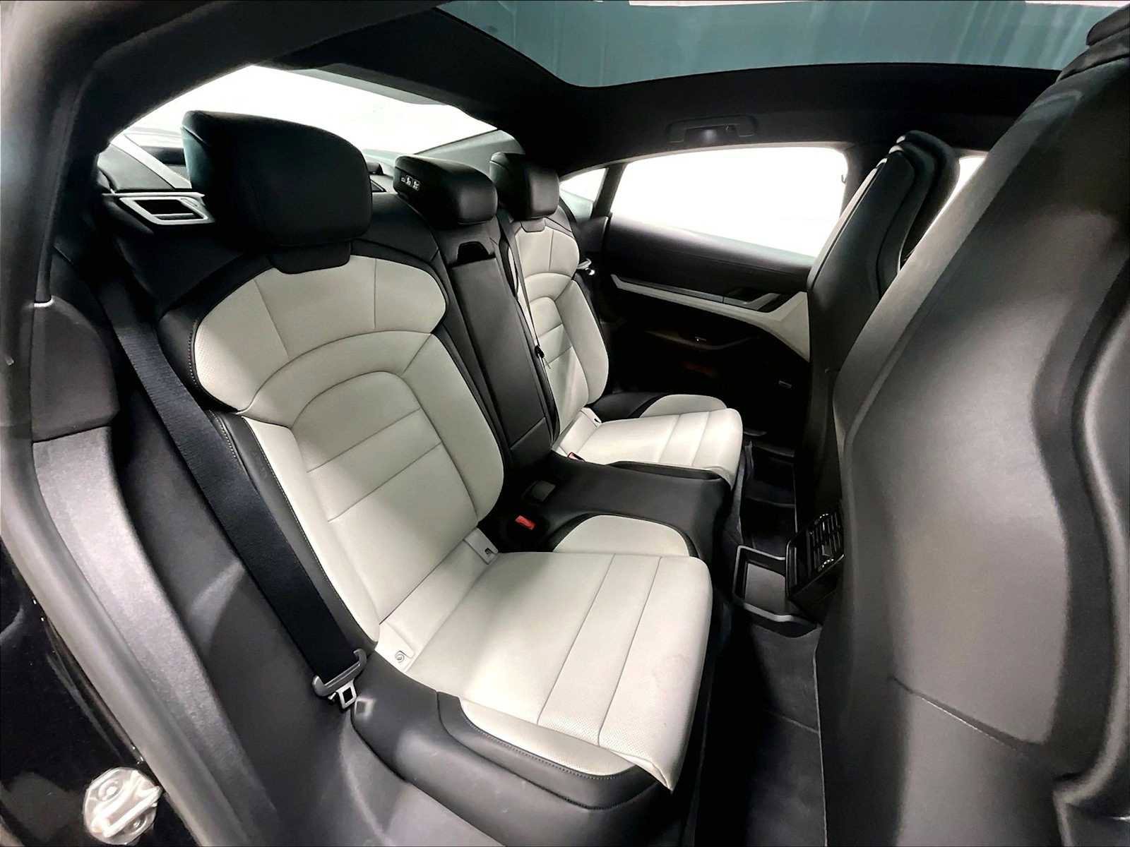 Used 2025 Porsche Taycan image 32