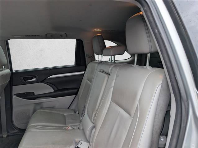 Used 2017 Toyota Highlander XLE image 17