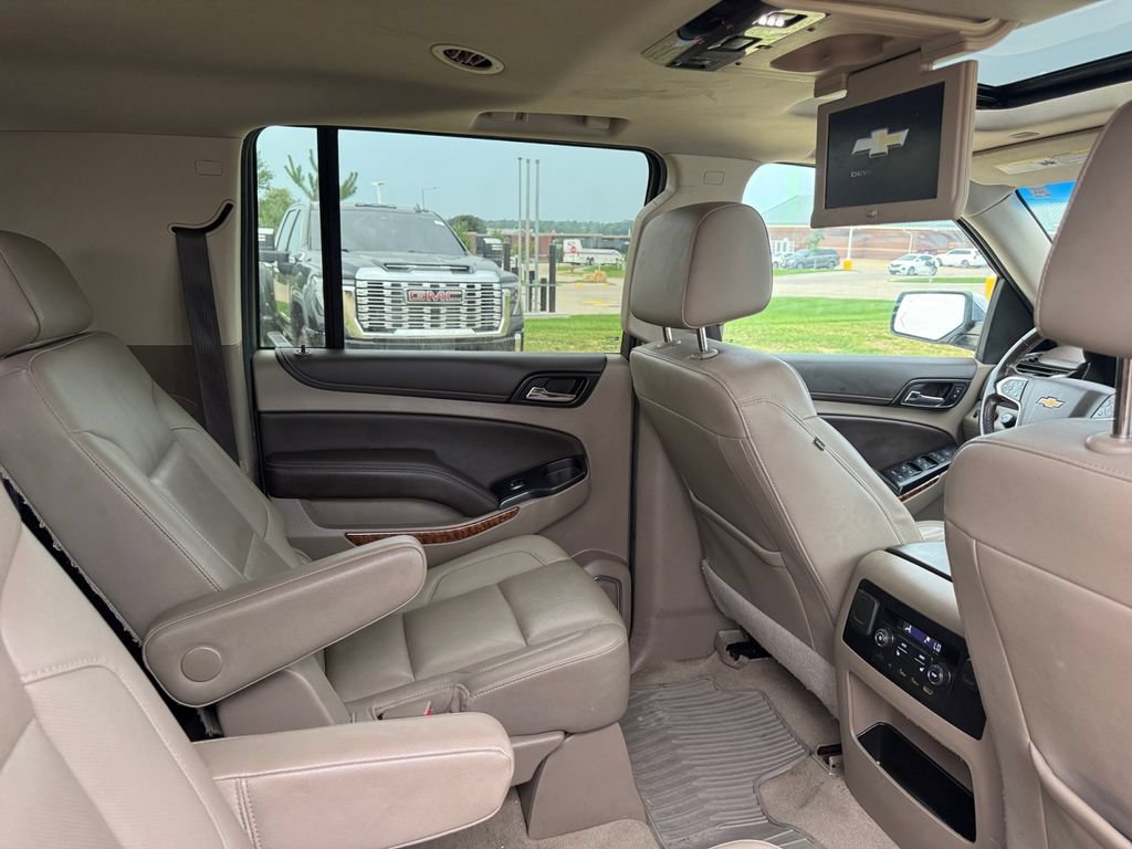 Used 2020 Chevrolet Suburban Premier AWD/4WD image 27