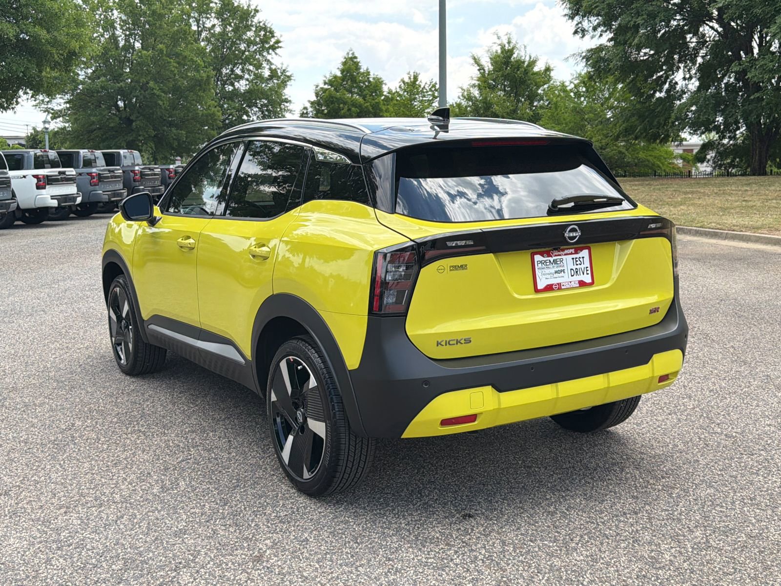 Used 2025 Nissan Kicks SR FWD image 7