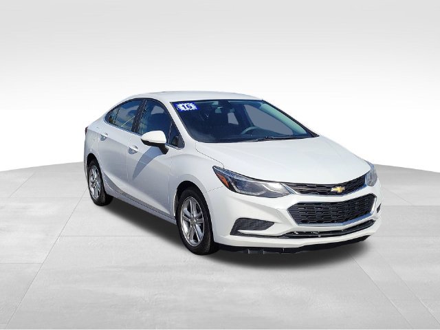 Used 2016 Chevrolet Cruze LT w/ Convenience Package FWD image 2