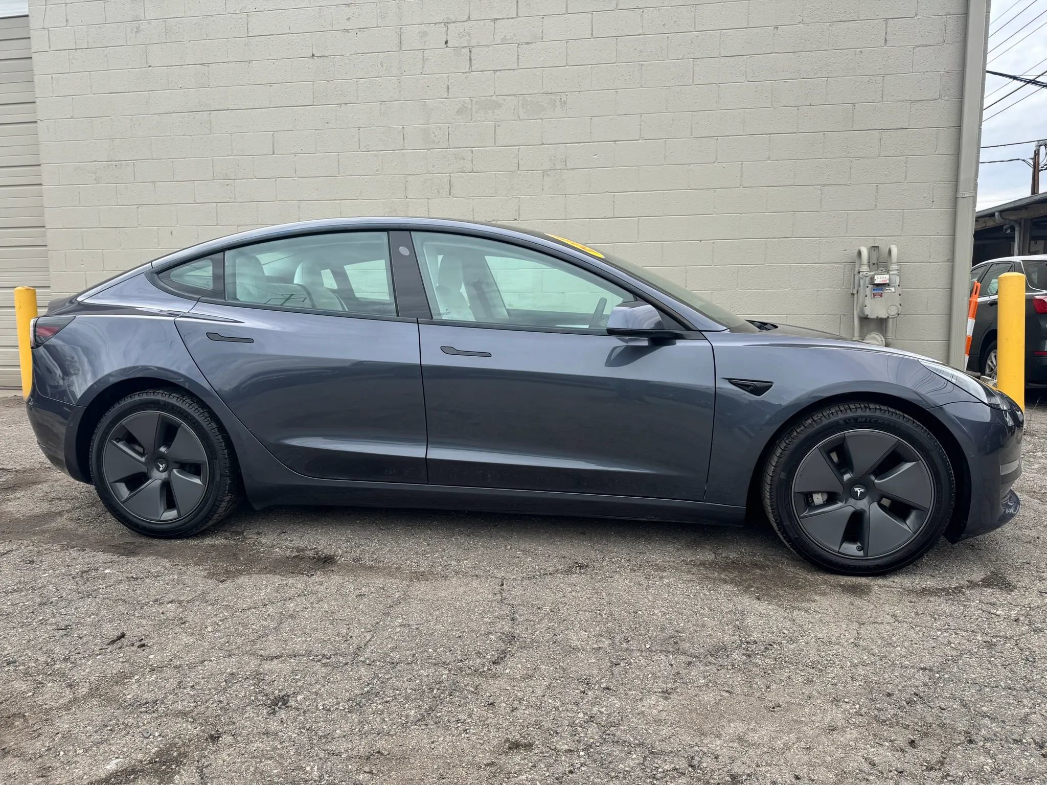 Used 2021 Tesla Model 3 Standard Range Plus image 6