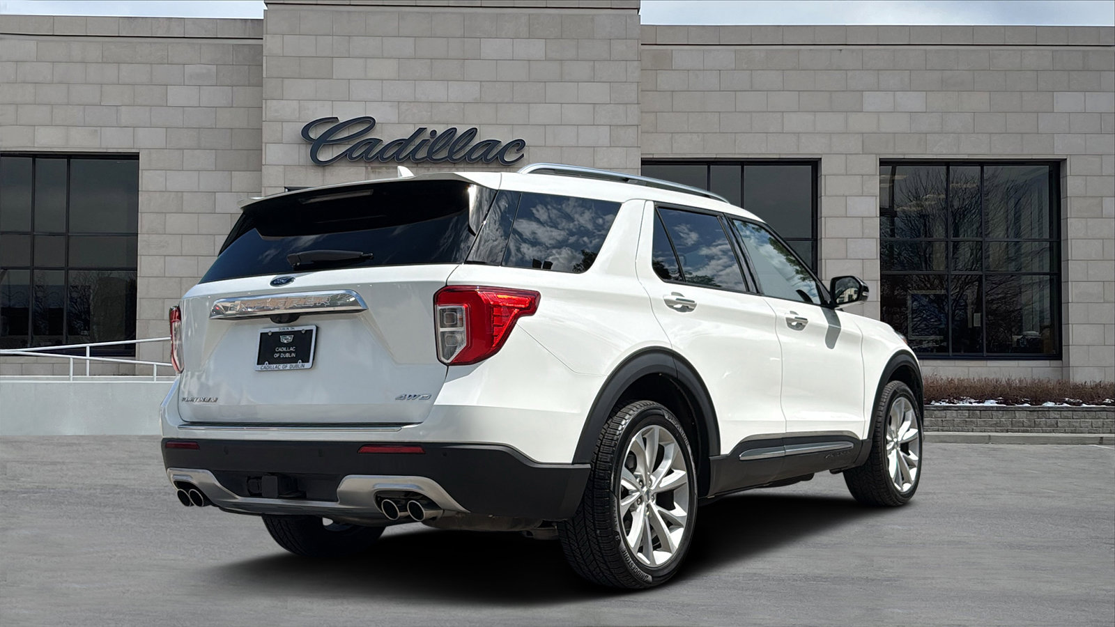 Used 2022 Ford Explorer Platinum w/ Equipment Group 601A AWD/4WD image 3