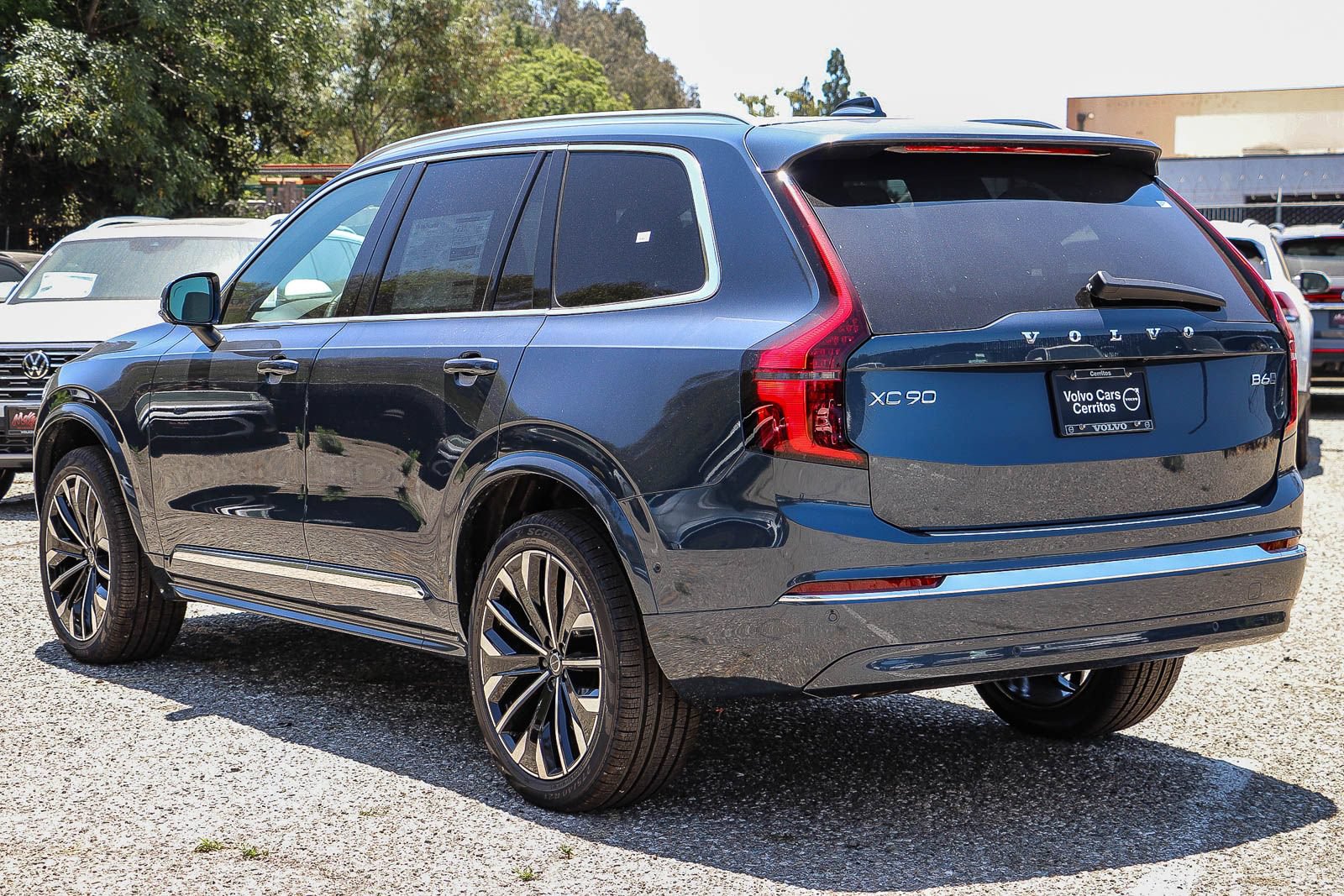 New 2026 Volvo XC90 B6 Plus w/ Protection Package Premier AWD/4WD image 8