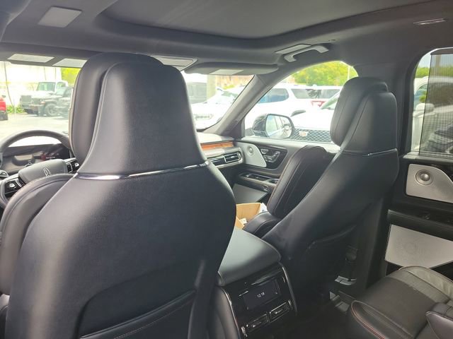 Used 2025 Lincoln Aviator Black Label AWD/4WD image 17