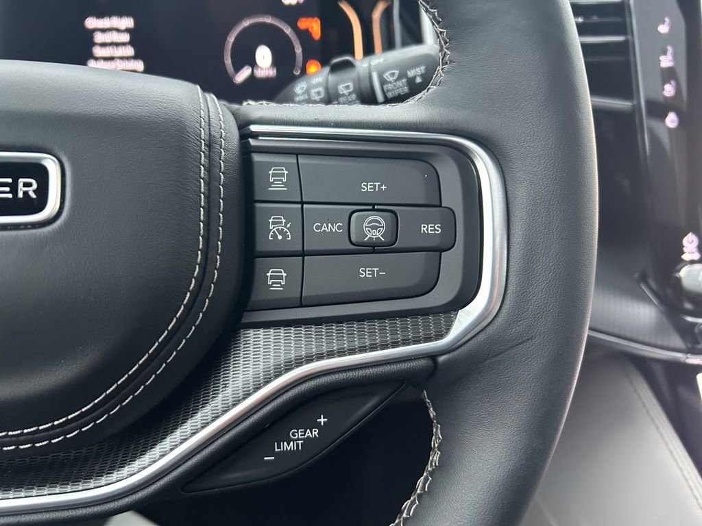 New 2026 Jeep Grand Wagoneer Summit w/ Premium Group III image 18