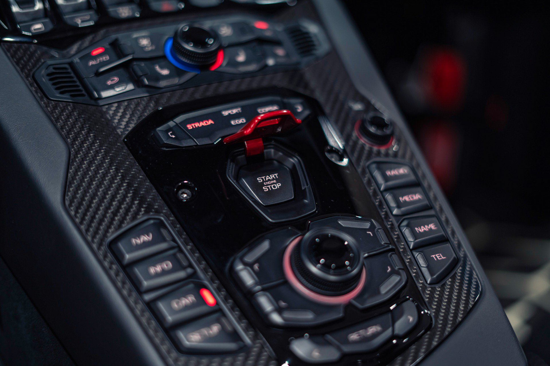 Used 2020 Lamborghini Aventador SVJ AWD/4WD image 28