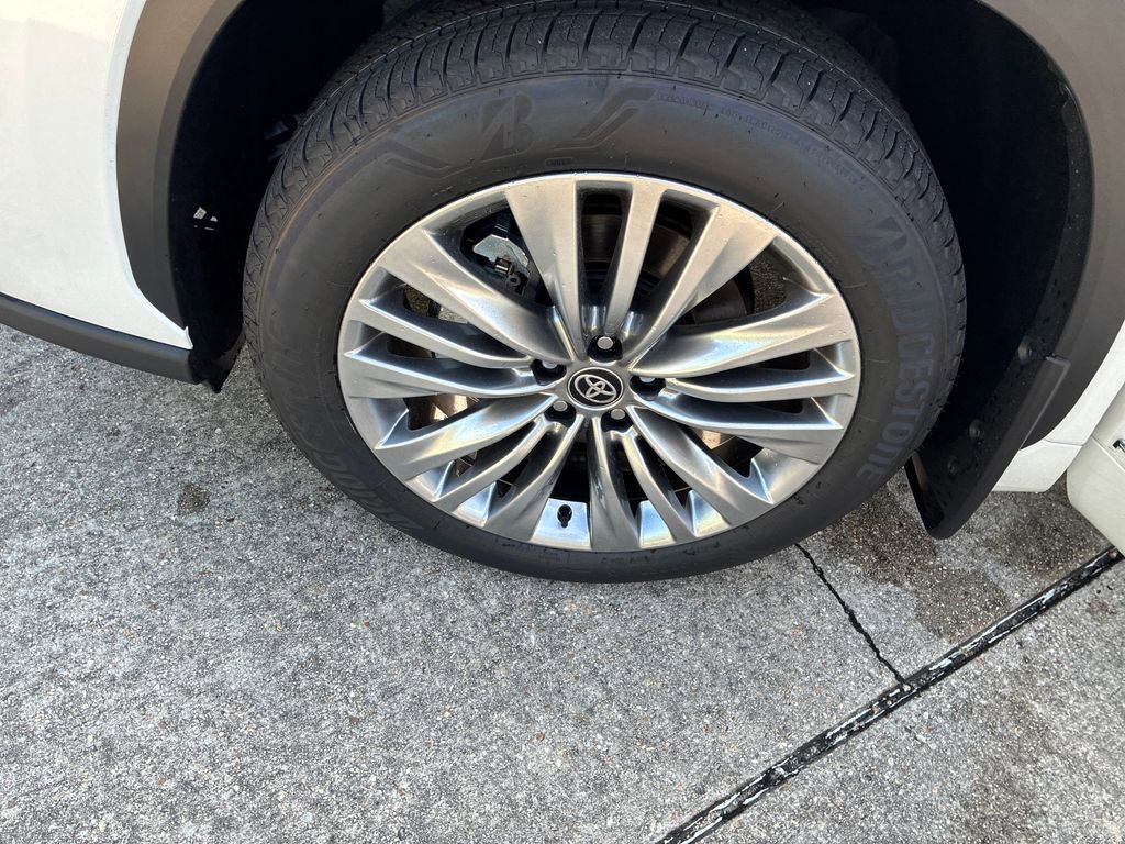 New 2026 Toyota Highlander Platinum AWD/4WD image 31
