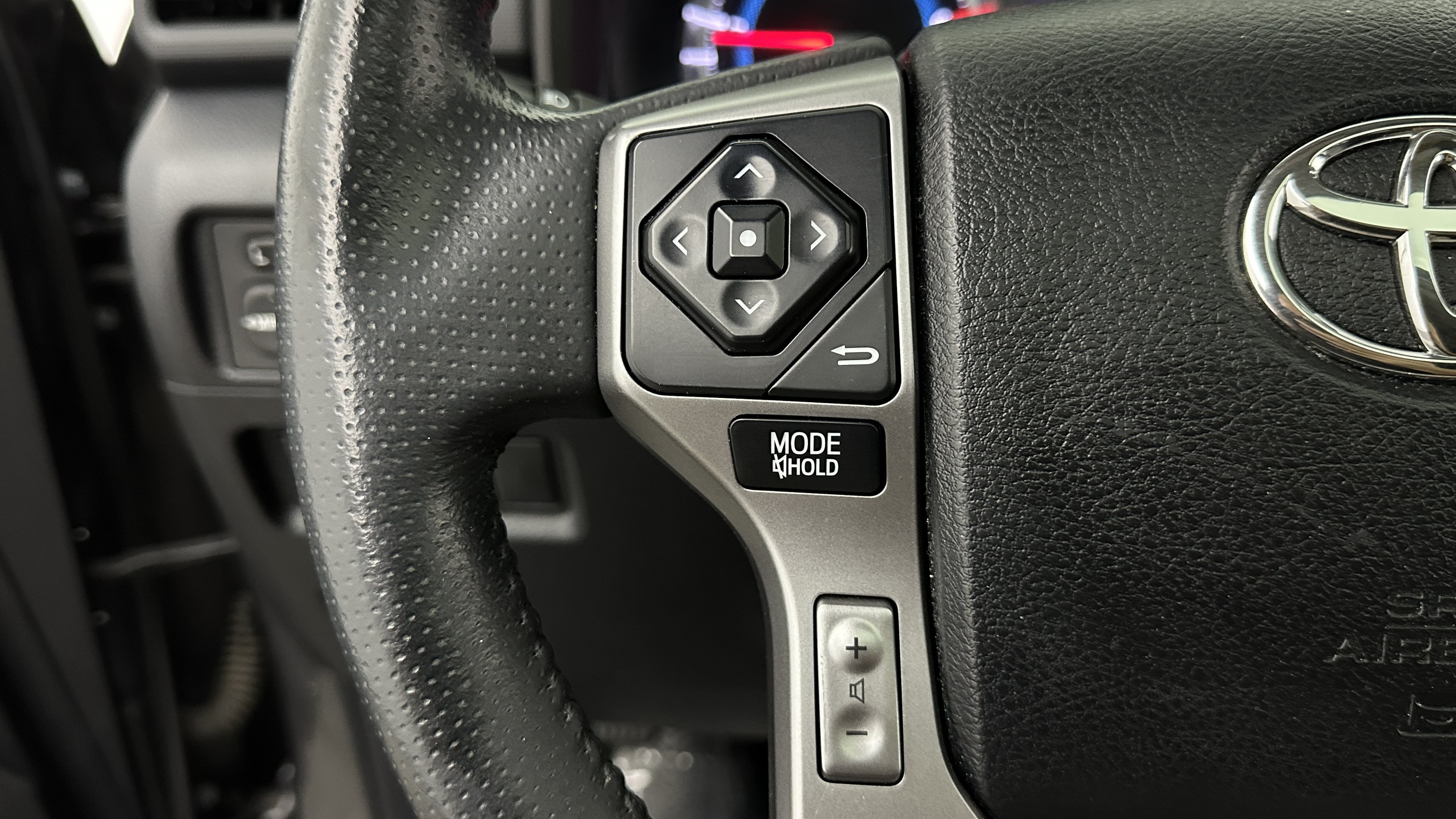 Used 2018 Toyota 4Runner SR5 Premium AWD/4WD image 24