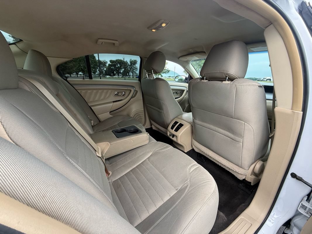 Used 2016 Ford Taurus SE FWD image 7