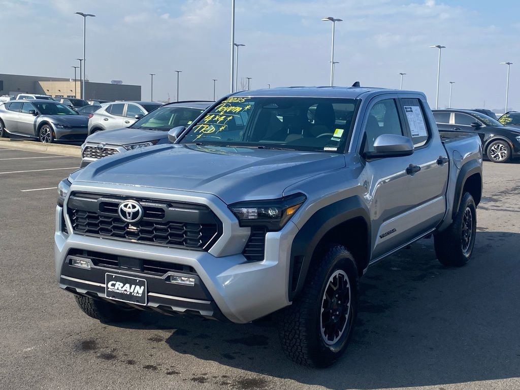 Used 2025 Toyota Tacoma TRD Off-Road AWD/4WD image 3