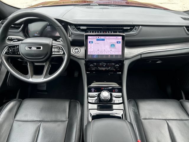 Used 2023 Jeep Grand Cherokee Overland w/ Luxury Tech Group IV AWD/4WD image 18