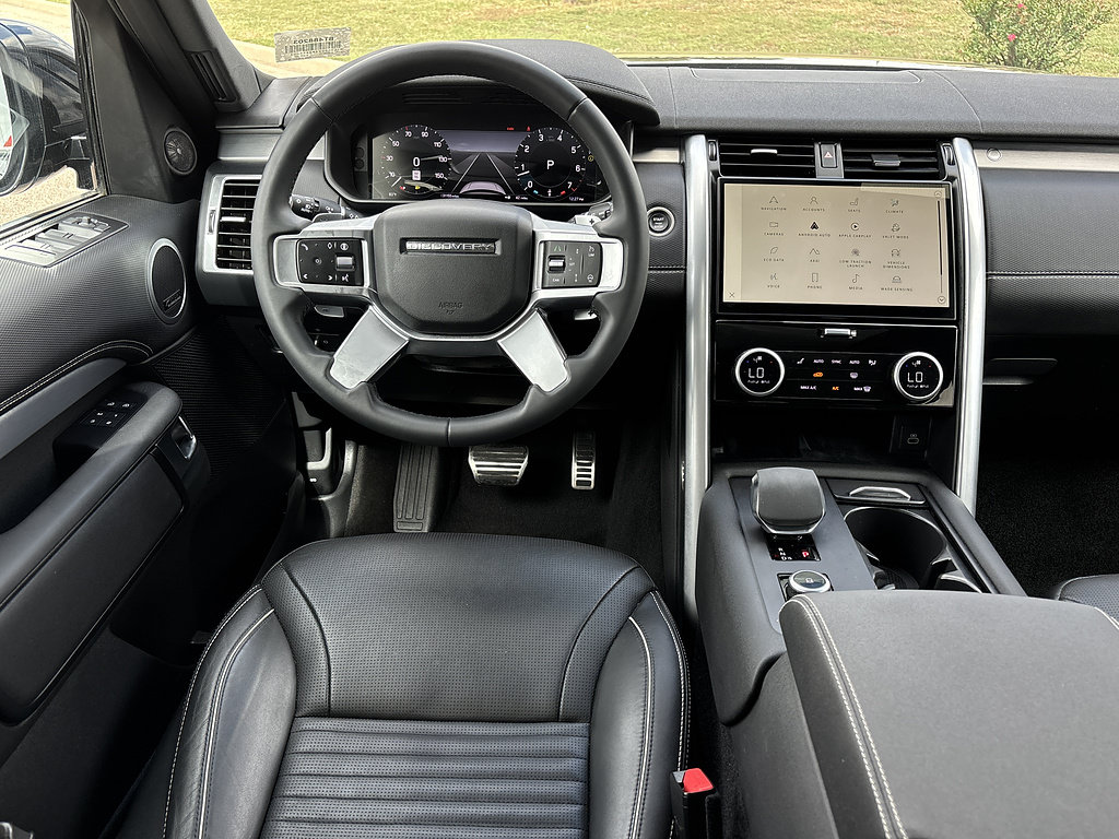 Used 2024 Land Rover Discovery Dynamic SE AWD/4WD image 13