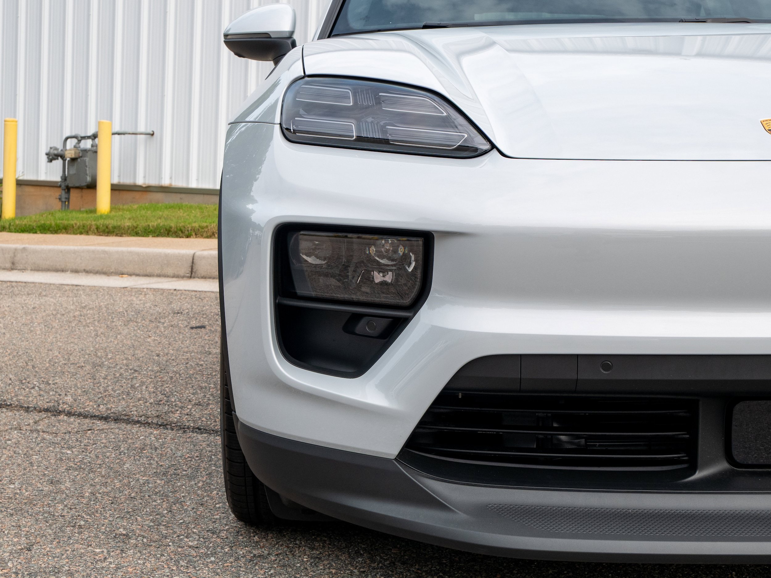 New 2025 Porsche Macan Electric RWD image 11