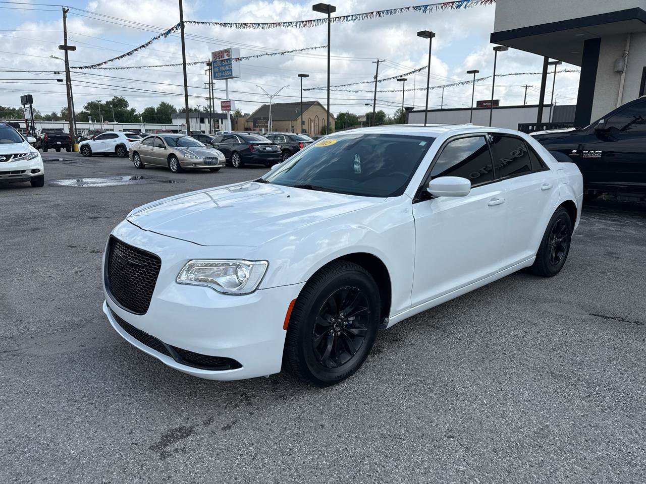 Used 2015 Chrysler 300 Limited image 2