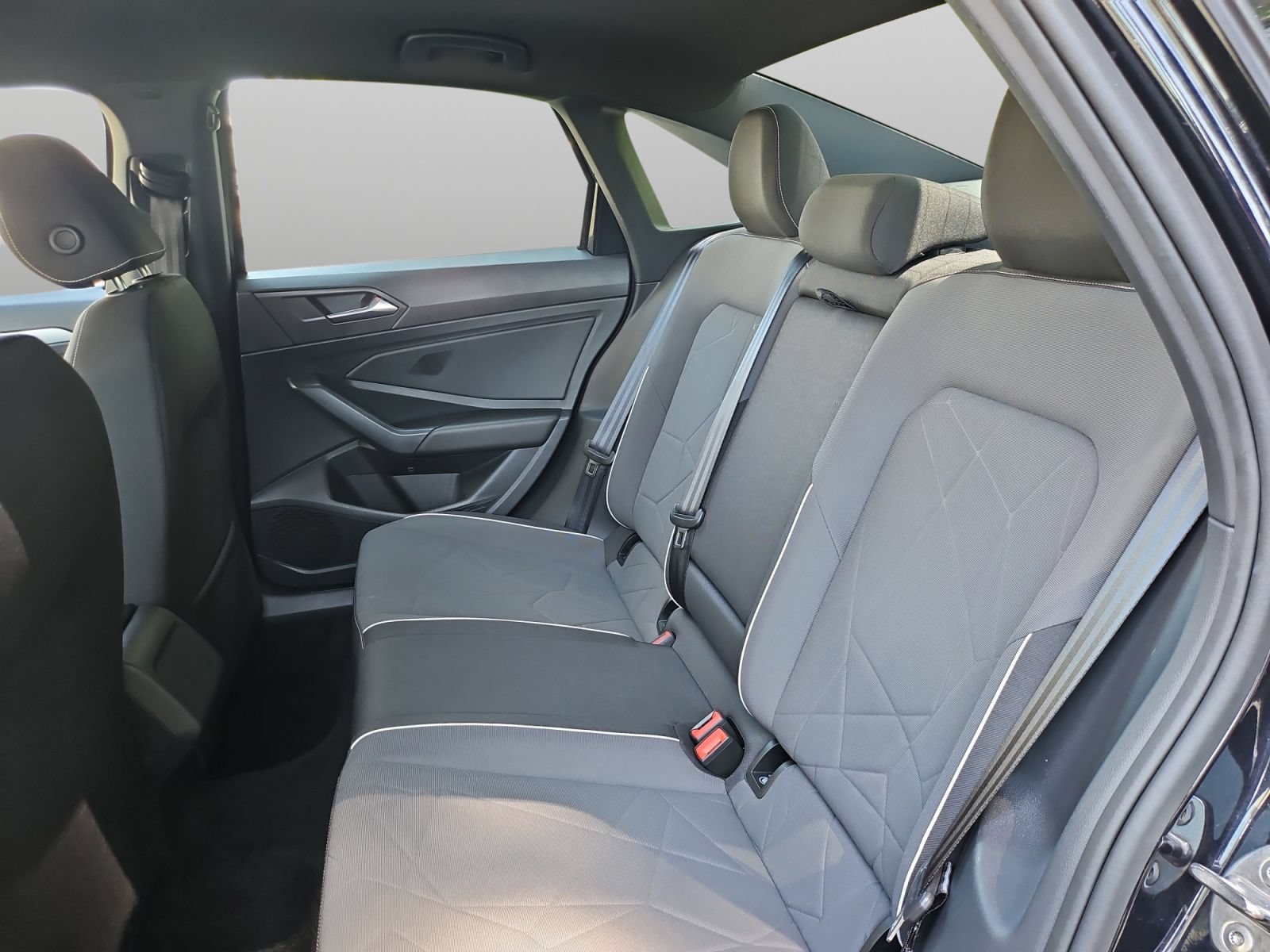 Used 2025 Volkswagen Jetta Sport FWD image 40