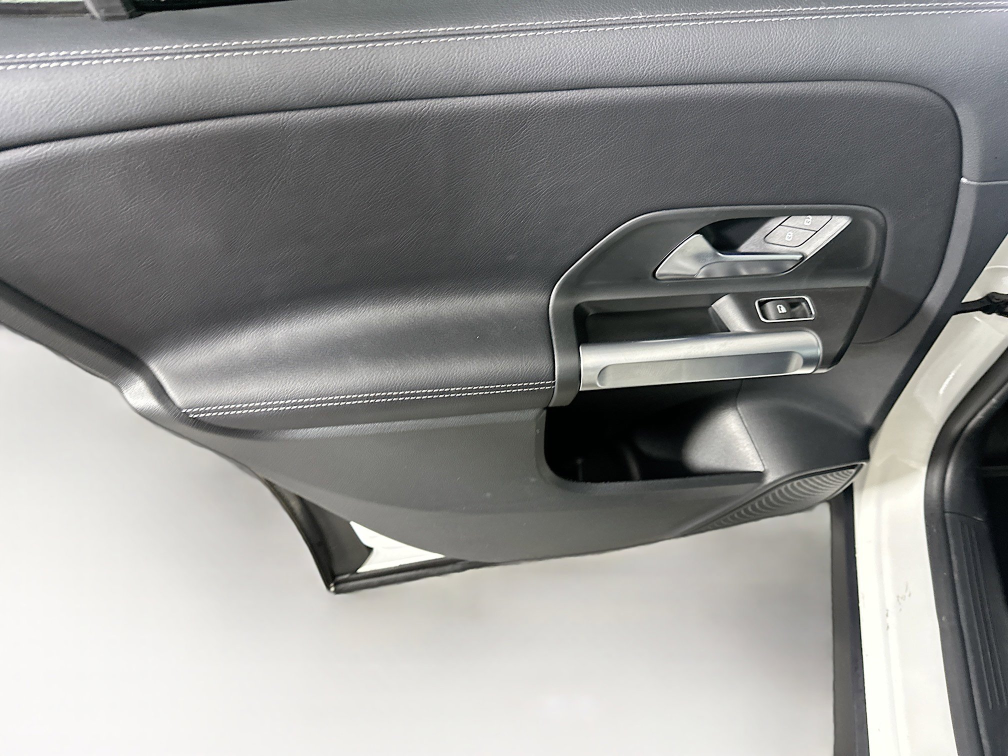 Used 2025 Mercedes-Benz GLB 250 image 24