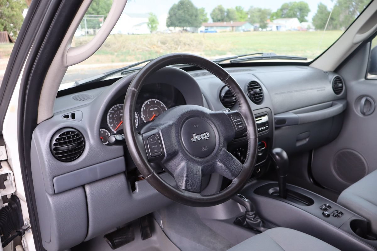 Used 2006 Jeep Liberty Sport AWD/4WD image 15