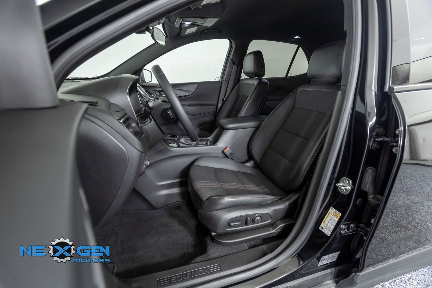 Used 2023 Chevrolet Equinox RS FWD image 22