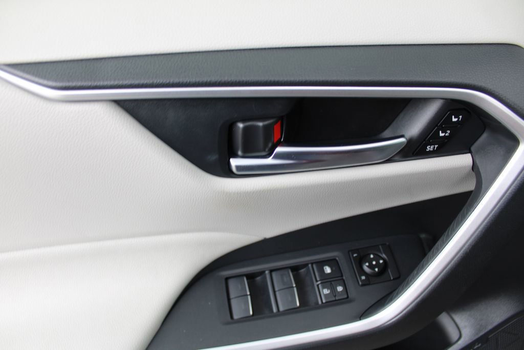 Used 2023 Toyota RAV4 XLE Premium AWD/4WD image 25